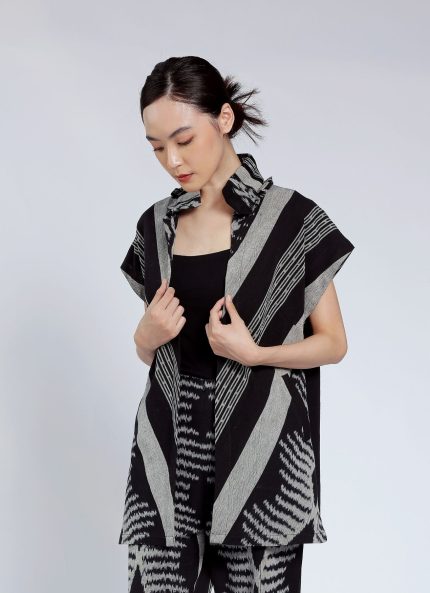 Black Monteal Tenun Outer