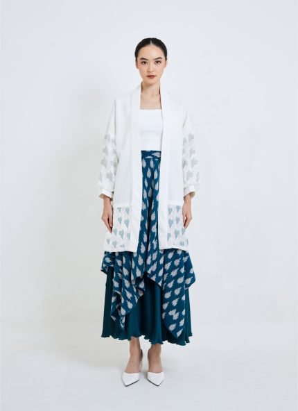 White Rafflesia Reversed Organza Outer