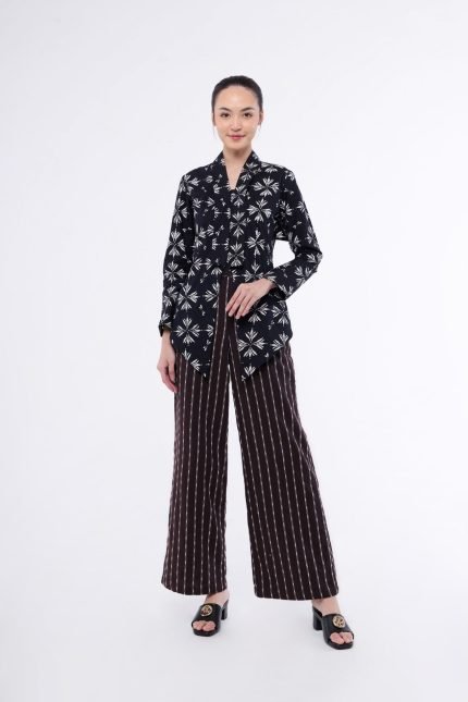 Yue Black Batik Kebaya Top